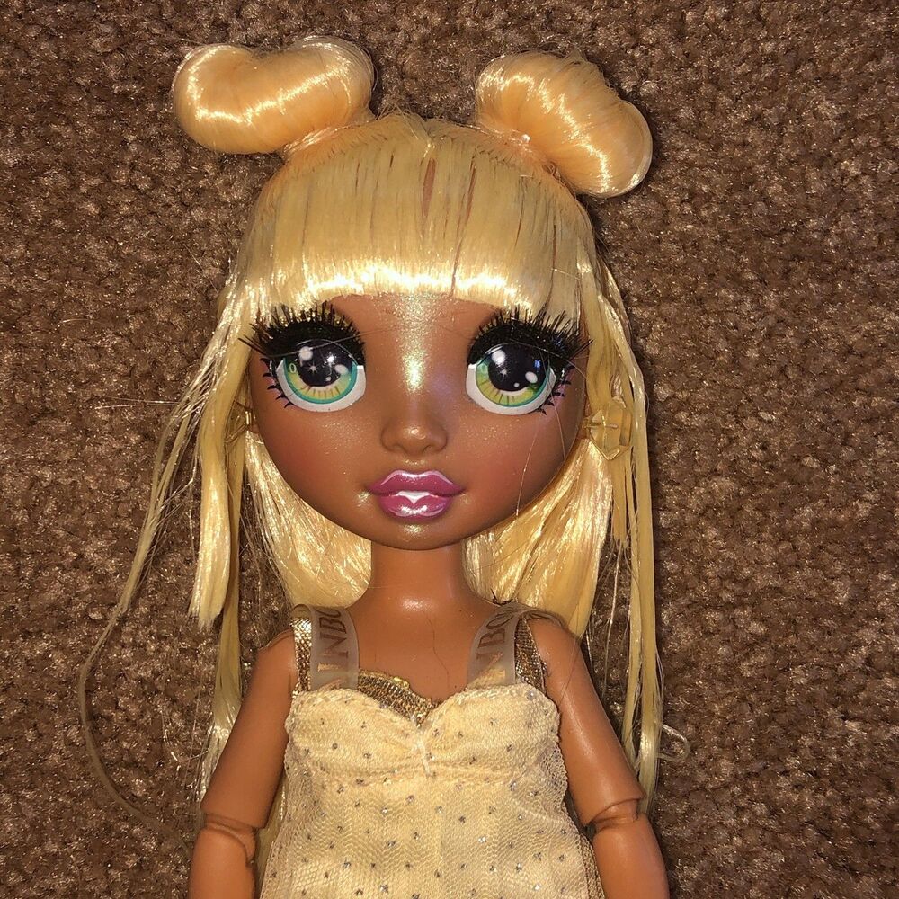 Rainbow High Sunny Madison Series 1 Fashion Doll Yellow Hair Dress Green Eyes